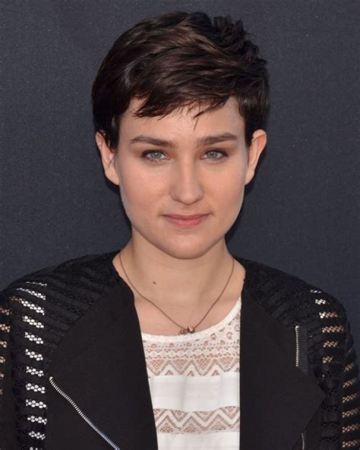 Bex Taylor-Klaus Height, Weight, Net Worth, Age, Birthday, Wikipedia, Who, Instagram, Biography