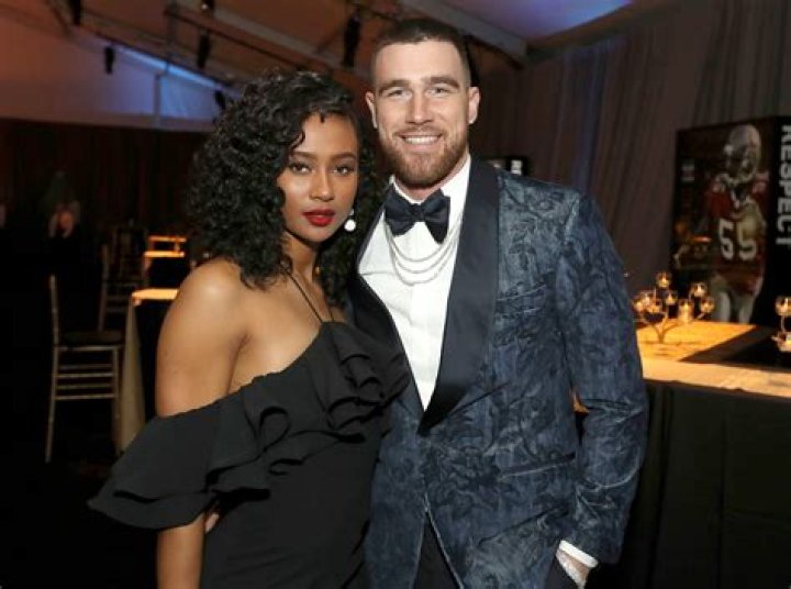 
Is Lucky Dave Married to Wife or Dating a Girlfriend? 
