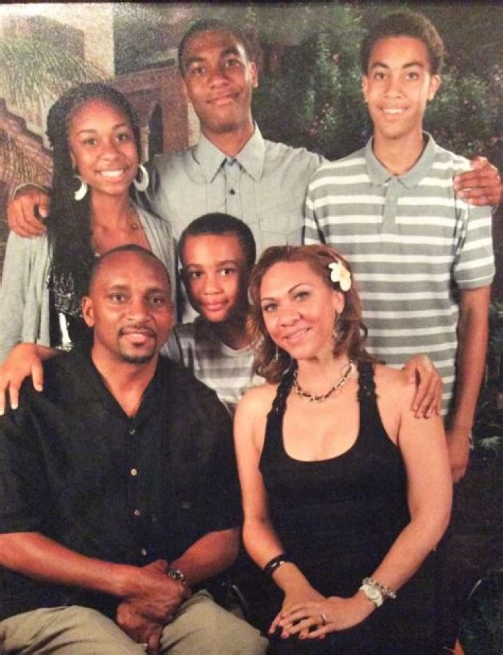 
Who Are Kenneth Walker III Parents? Meet His Father, Mother And Siblings On His Instagram 